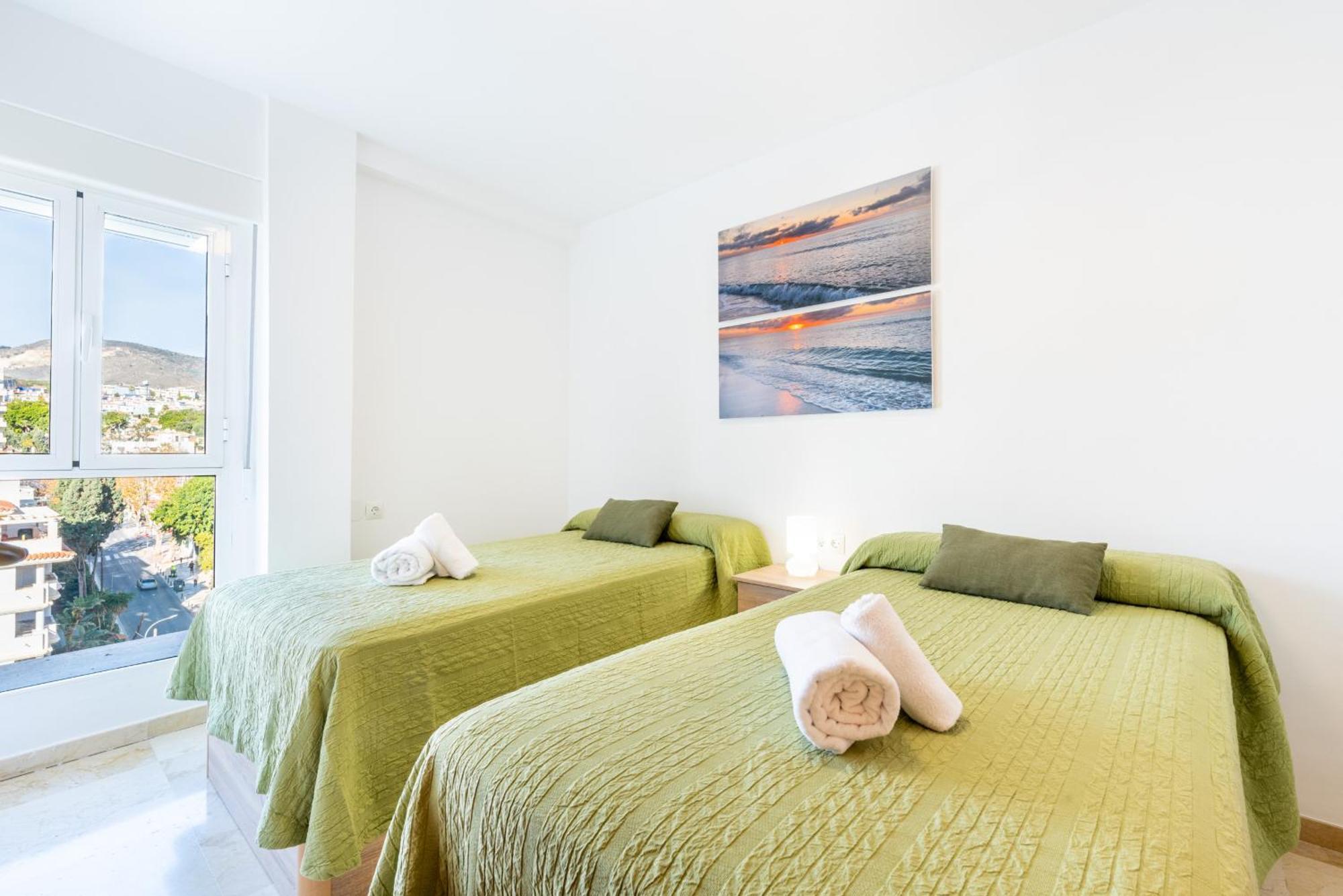 La Carihuela Beachfront Ii - Comfort, Style & Sea Views Appartement *