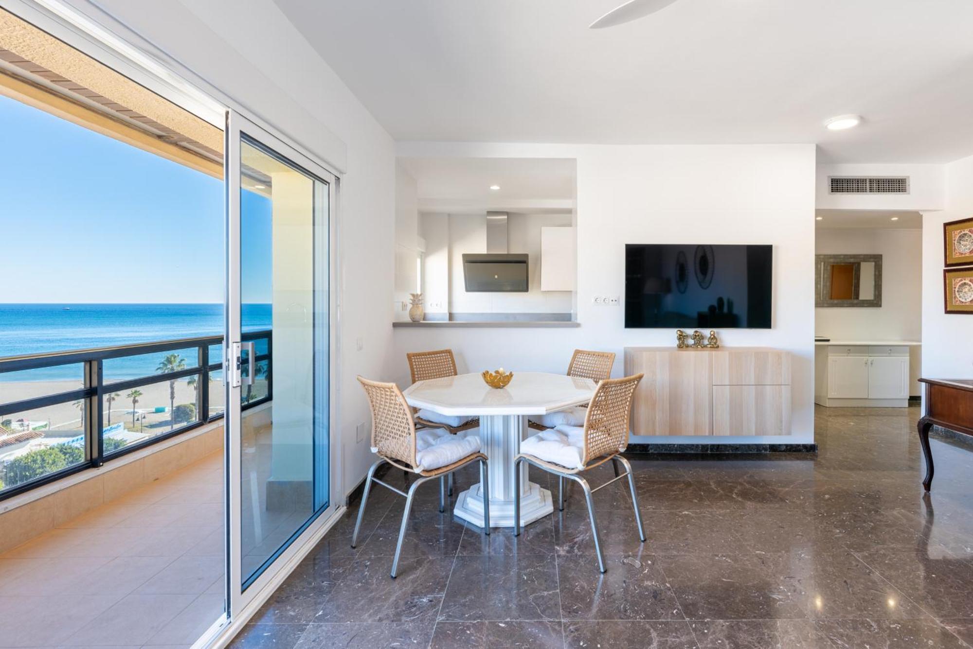 Appartement La Carihuela Beachfront Ii - Comfort, Style & Sea Views Torremolinos